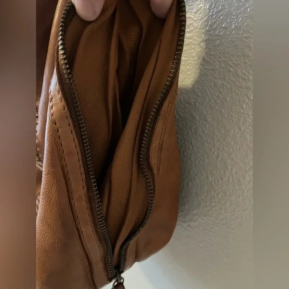 100% genuine leather hobo shoulder bag. - Picture 10 of 10